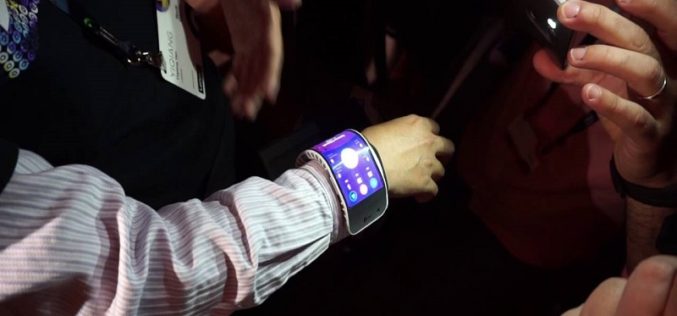 CPlus, un celular que se convierte en smartwatch