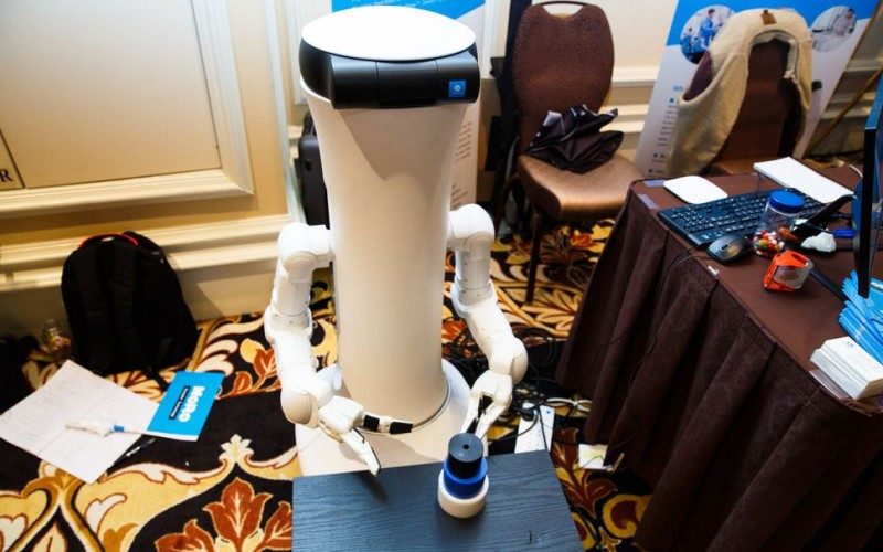CES 2017: MoRo, el robot que ayuda en las tareas domésticas
