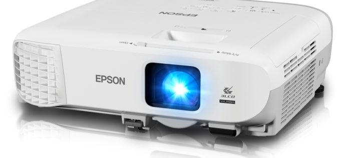 Epson obtiene cuatro premios en el informe anual de proyectores para la educación