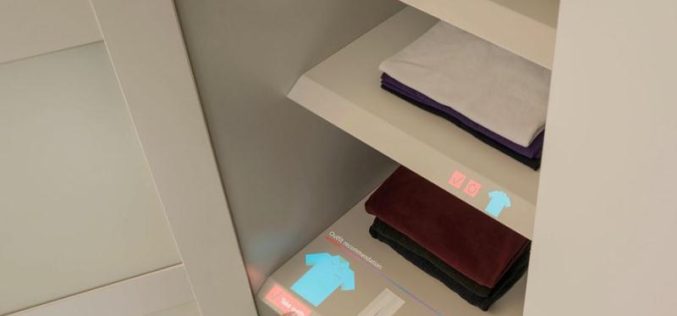 Proyector Bosch convierte el closet en una pantalla táctil