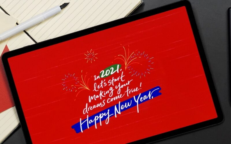 Con la Galaxy Tab S7+ enviarás mensajes navideños con la calidez del arte caligráfico