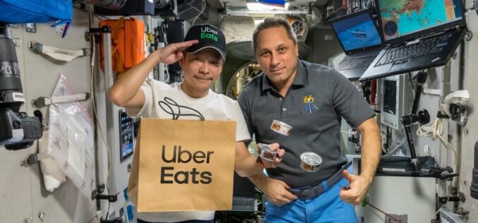 Uber Eats realiza su primera entrega de alimentos en el espacio