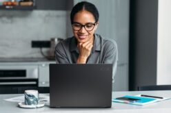 Funciones esenciales que tu laptop empresarial necesita en 2024