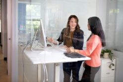 Mujeres en las industrias: el rol clave de su liderazgo en el crecimiento económico del país